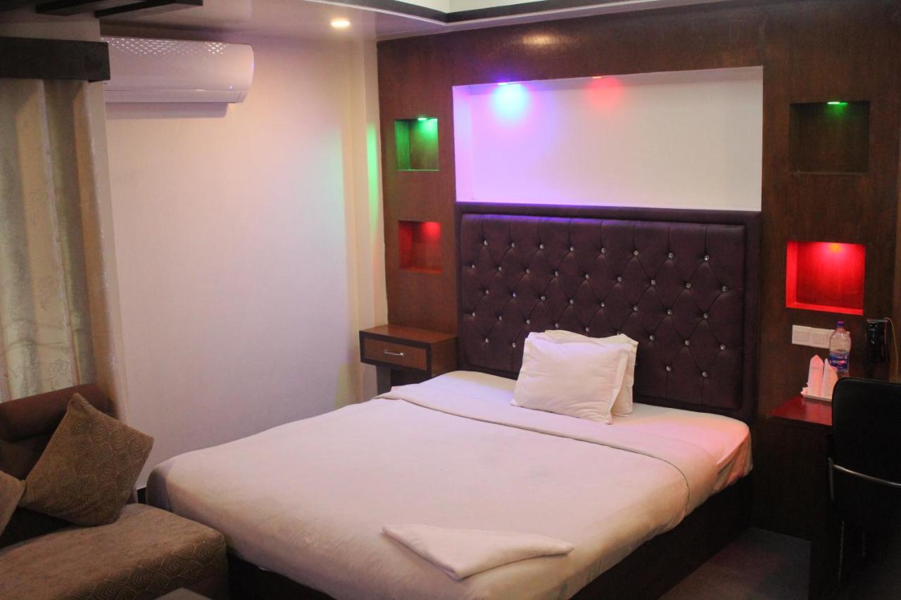 Hotel Blue Bird Daca Exterior foto