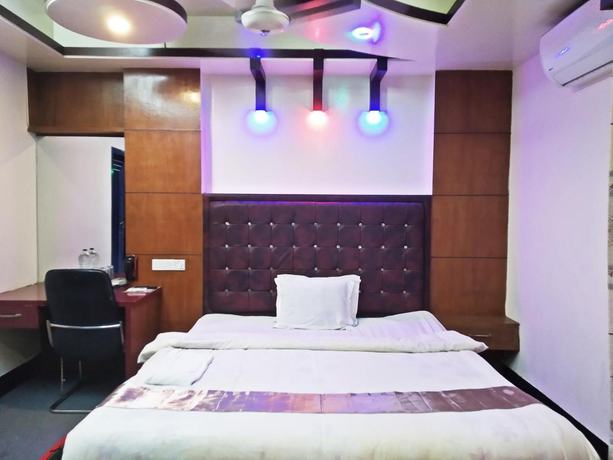 Hotel Blue Bird Daca Exterior foto