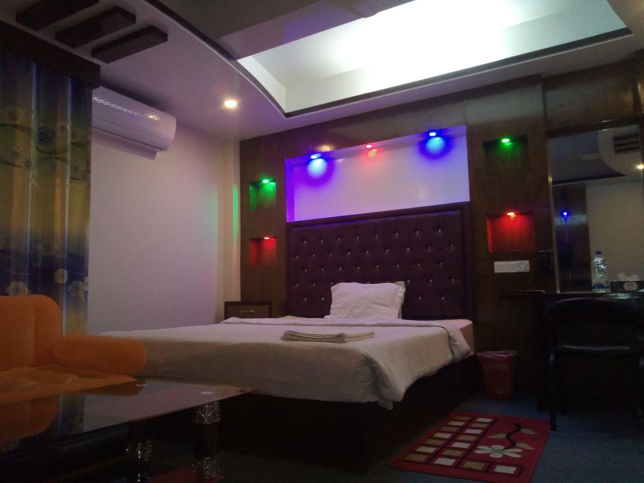 Hotel Blue Bird Daca Exterior foto